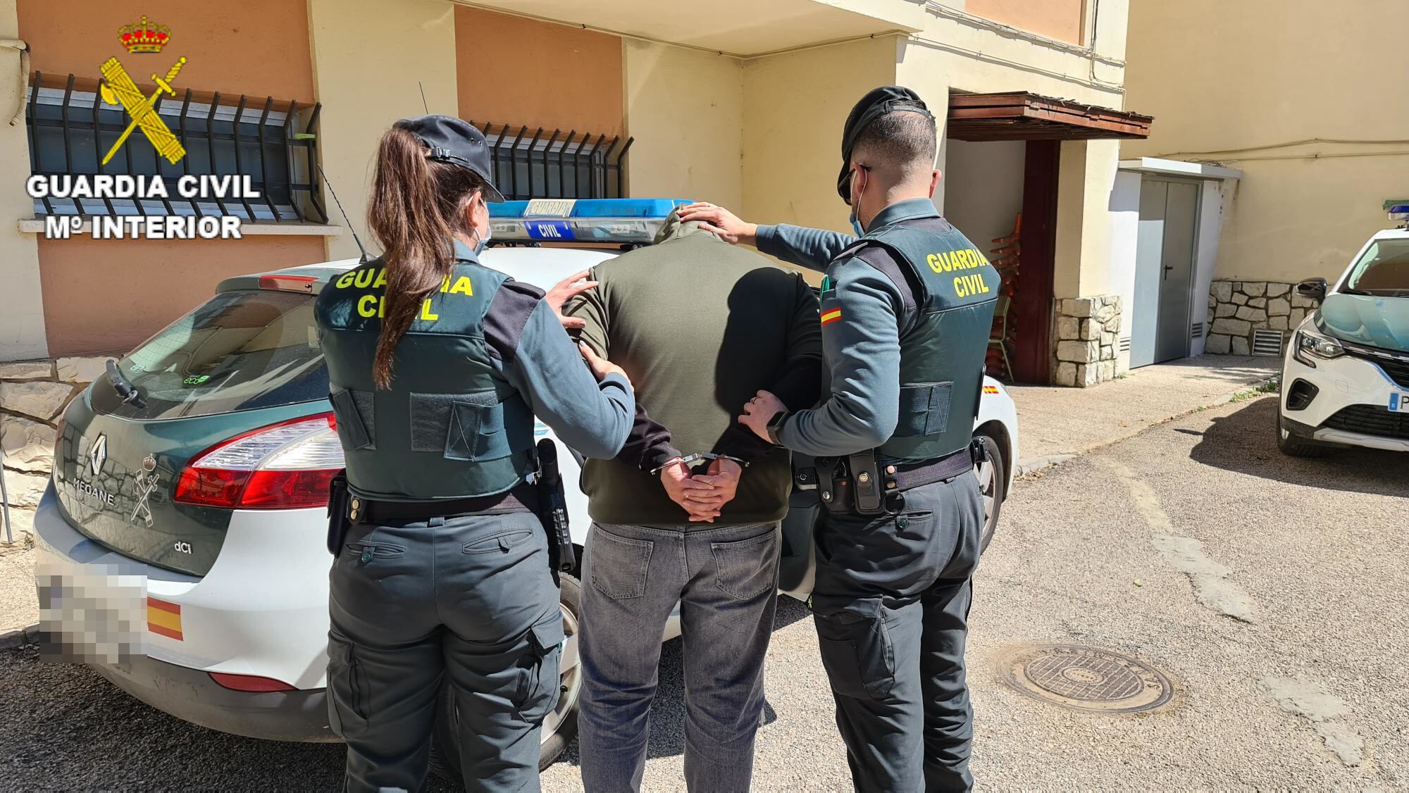 Agentes de la Guardia Civil detienen a un presunto traficante