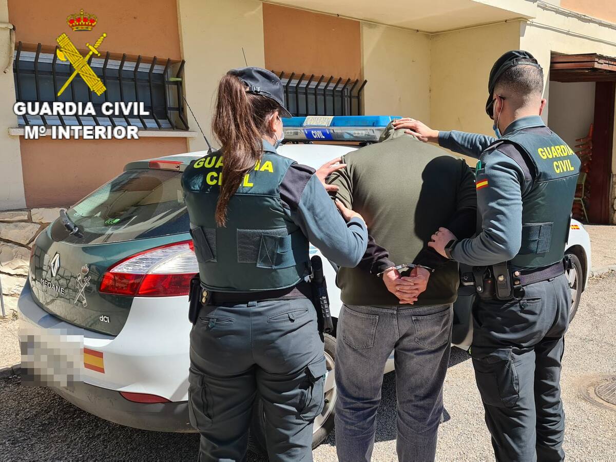 La Guardia Civil desmantela dos puntos de cultivo de marihuana en la Ribera Alta