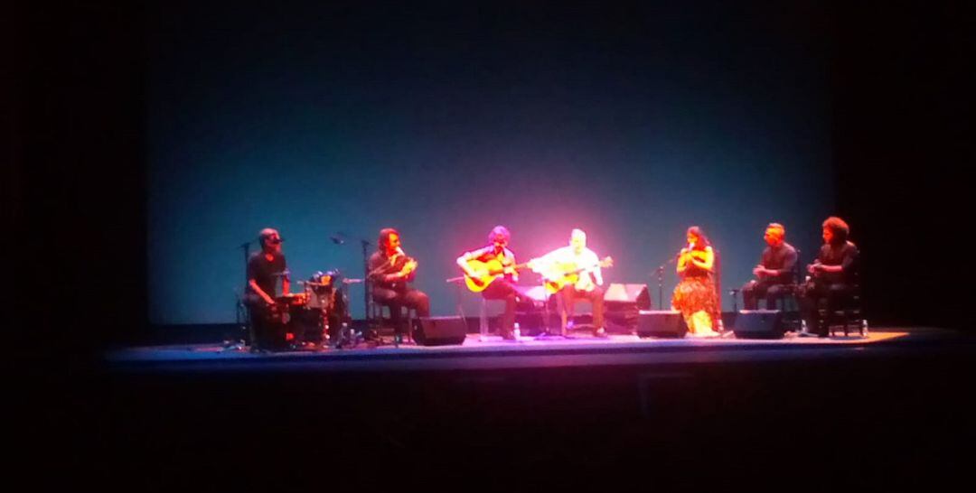 Los guitarrista Niño de Pura, a la izquierda, y Manolo Franco compartieron noche en el Lope de Vega