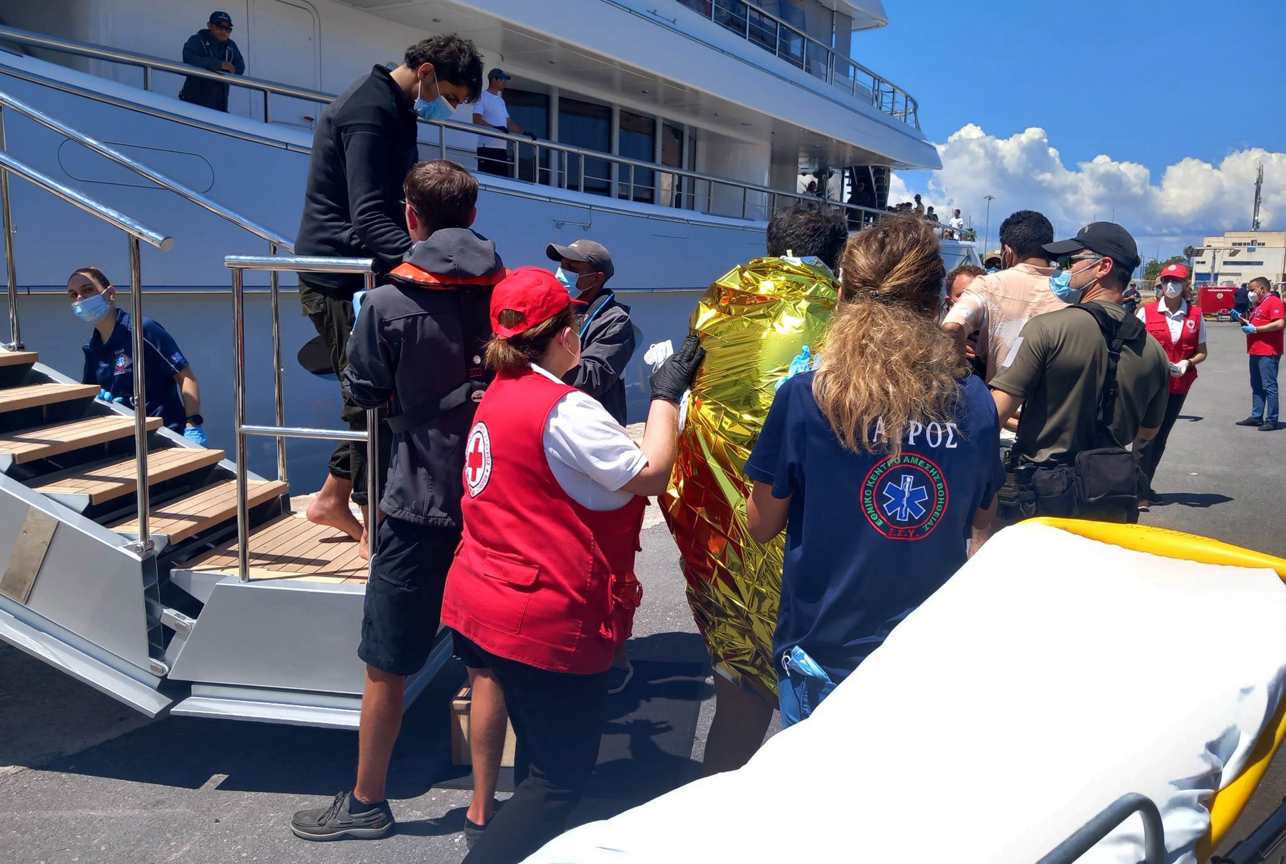 Al menos 59 muertos al volcar una embarcación en el Mar Jónico