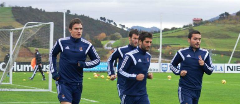 Markel Bergara en pleno entreno junto a Ansotegi, Estrada y Agirretxe