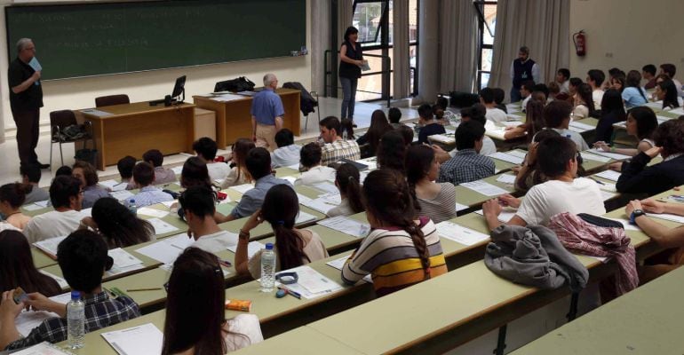 Estudiantes de Oviedo en la Prueba de Acceso a la Universidad.