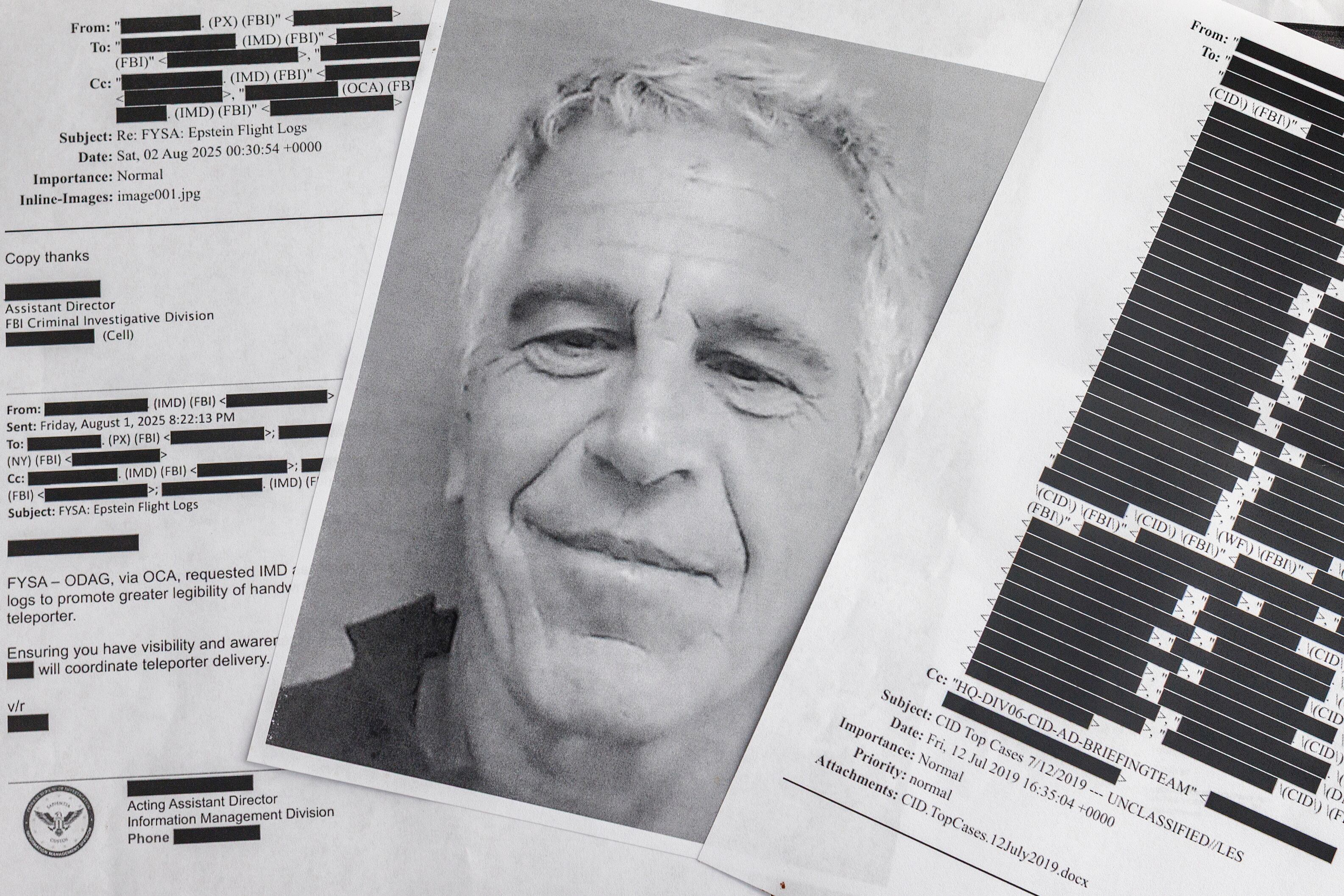Copias impresas de los papeles de Jeffrey Epstein.
