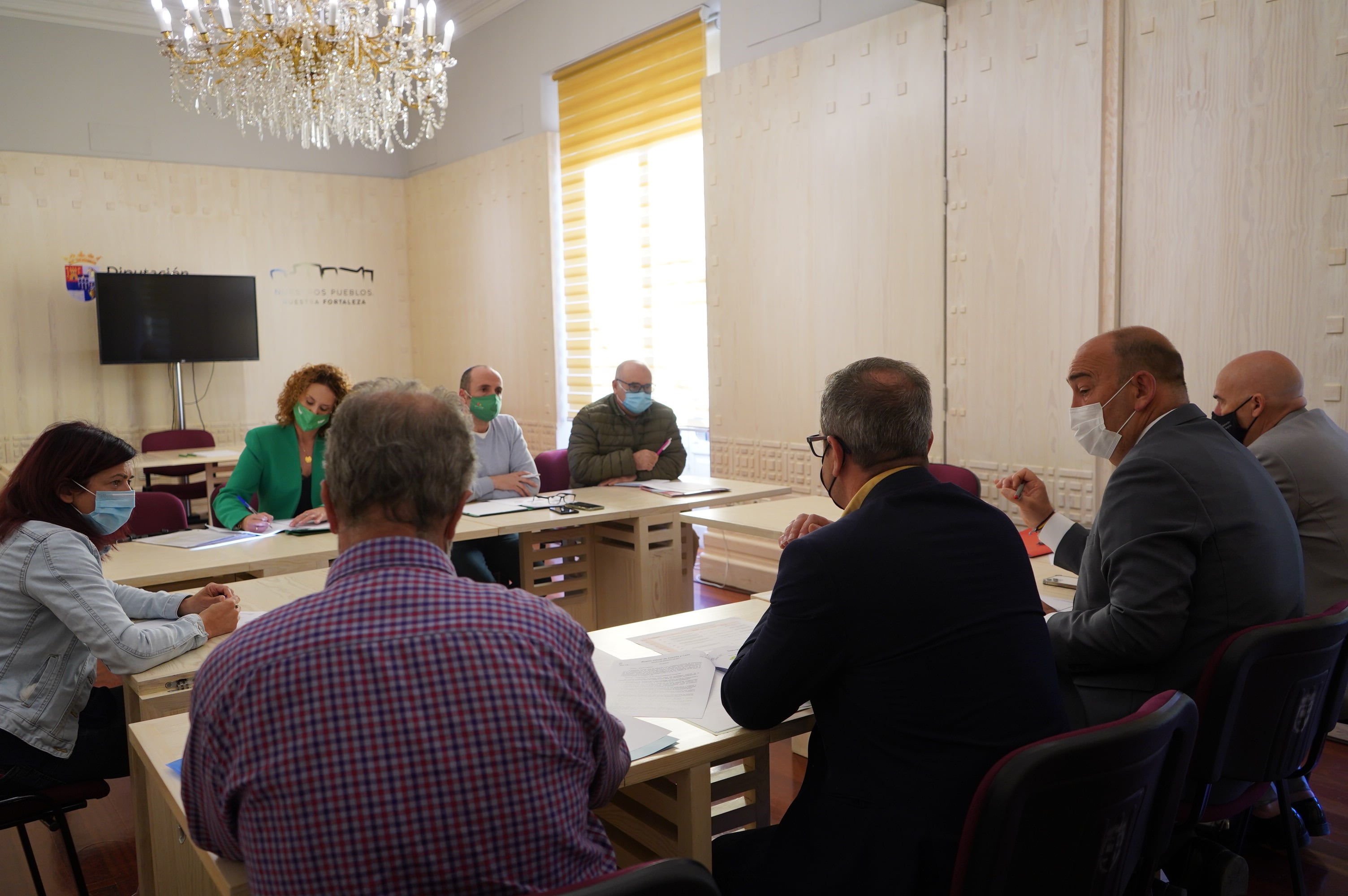 Imagen de la reunión entre los sindicatos y los miembros de la Diputación de Segovia