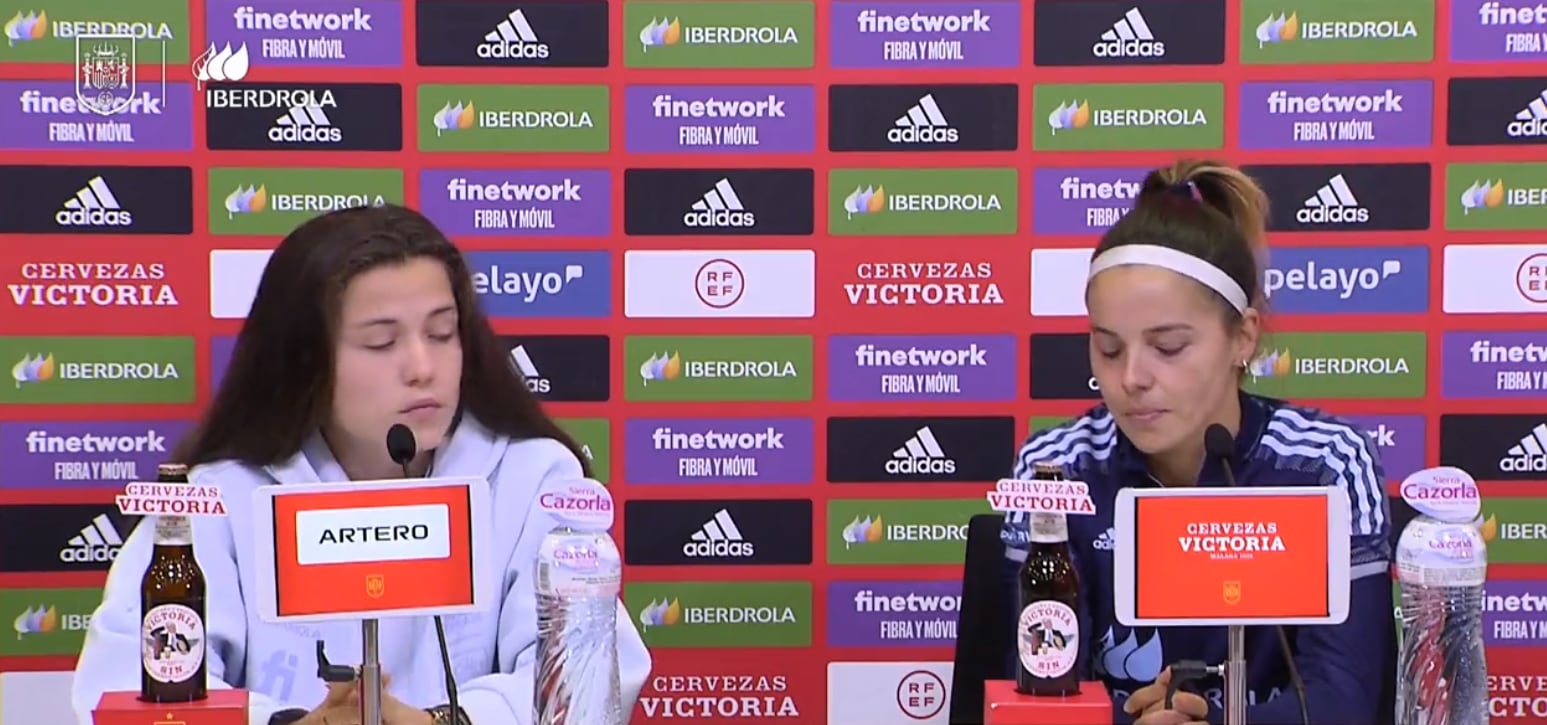 Claudia Pina y Claudia Zornoza, jugadoras de la Selección Española Femenina de Fútbol