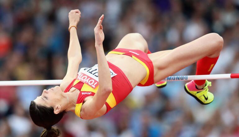 Ruth Beitia, durante la prueba de salto de altura en el Mundial de Londres