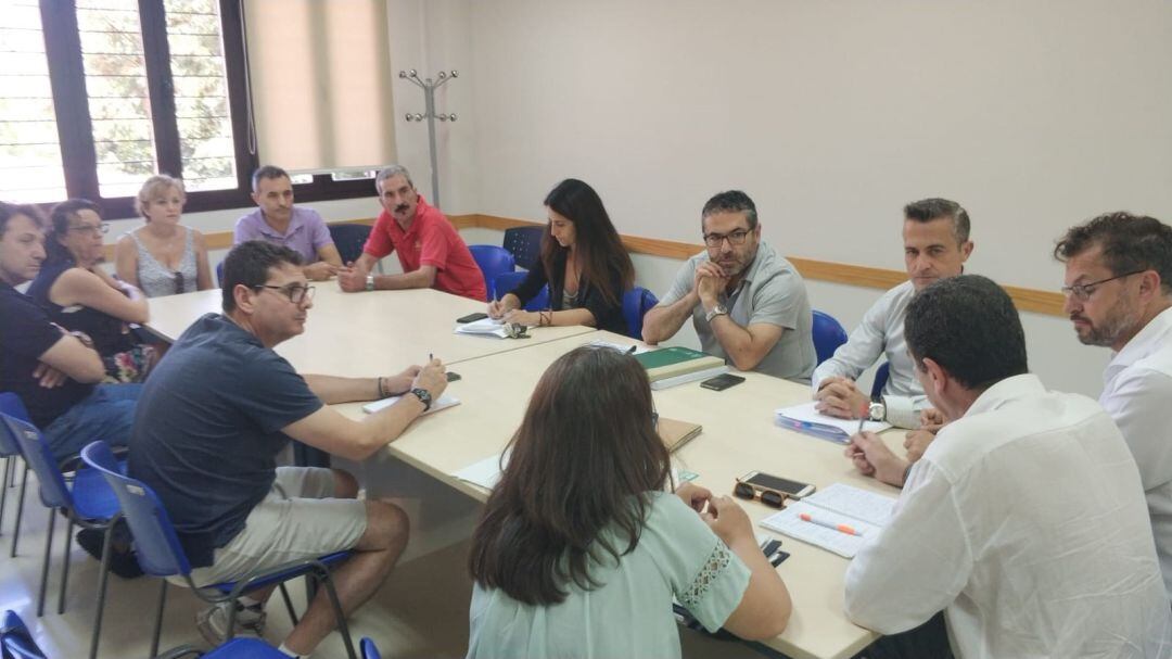 Reunión entre comerciantes, Antonio Álvarez y David Dorado