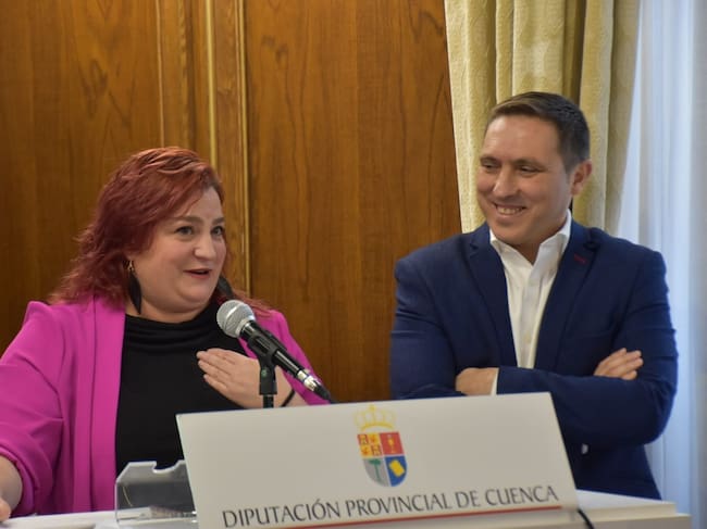 Enma Cano, diputada de Hacienda, junto al presidente de la Diputación de Cuenca, Álvaro Martínez Chana.