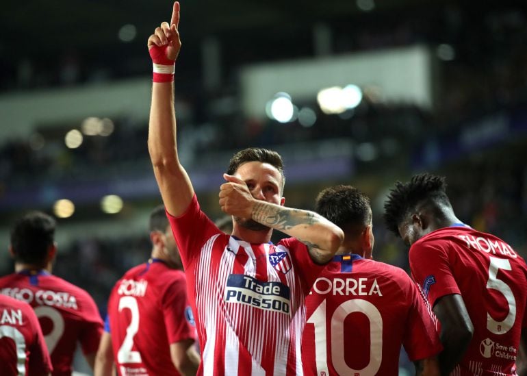 Saúl, celebrando su gol