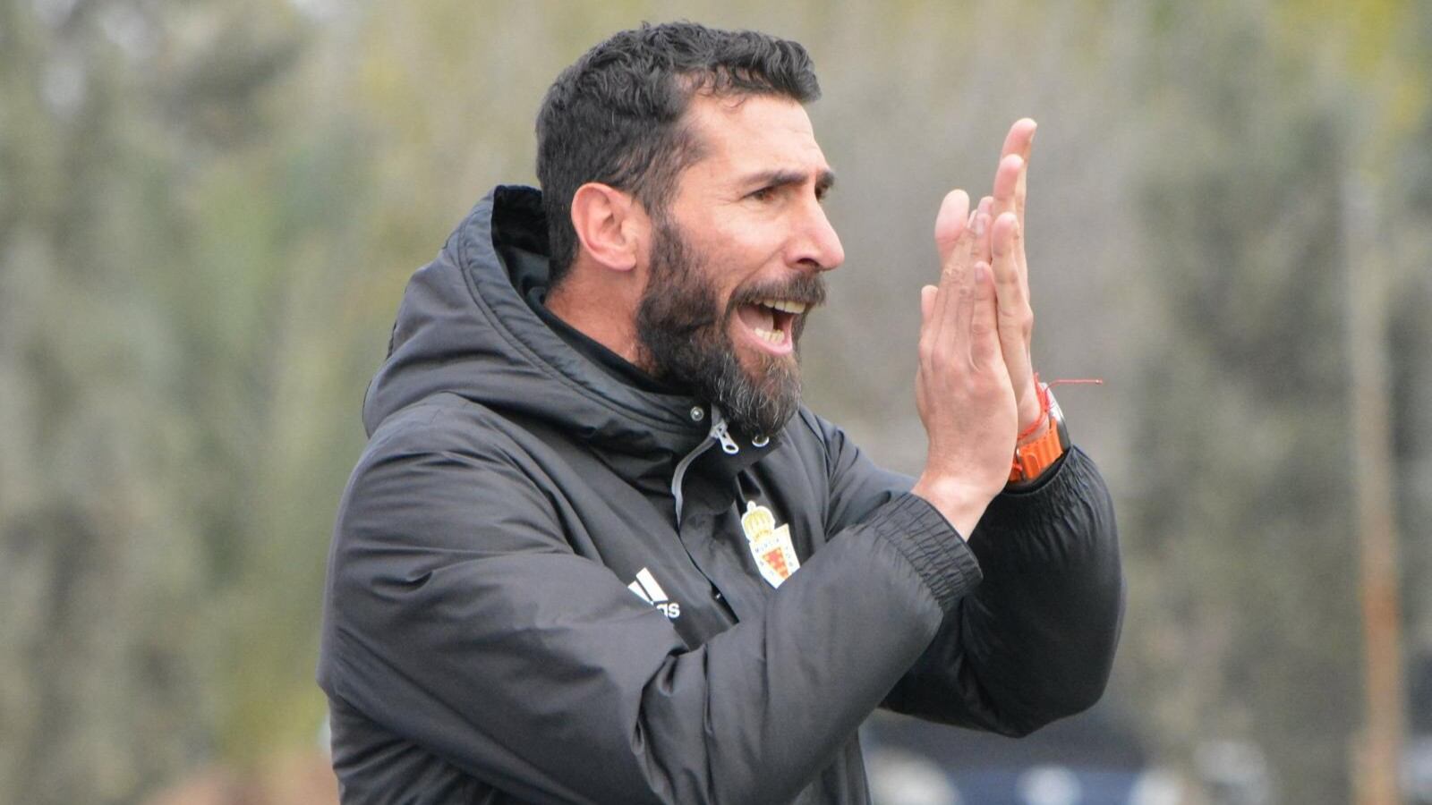 Carlos Cuéllar entrena al Real Murcia Imperial.