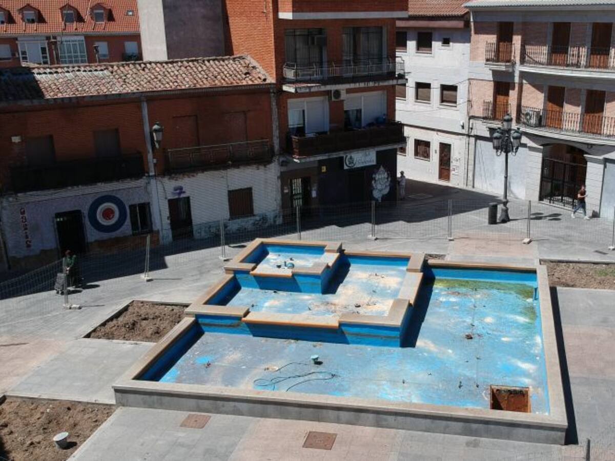 La fuente de la Plaza de España ha comenzado a desmontarse