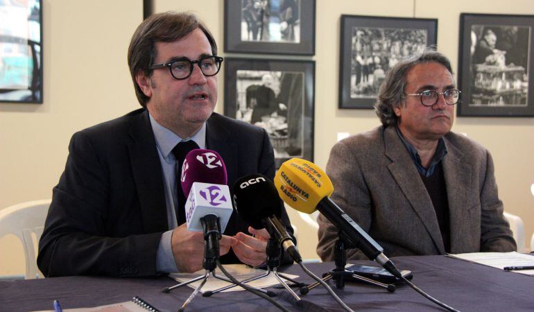 Pla mig d'Agustí Serra (a l'esquerra), director general d'Ordenació del Territori i Urbanisme, i Francesc Santacana, responsable dels Serveis Territorials d'Urbanisme a Tarragona.