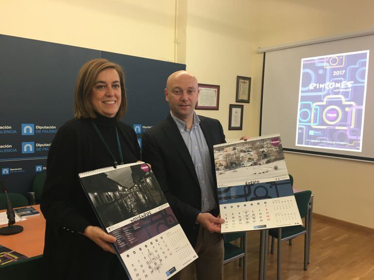 La presidenta y el vicepresidente de la Diputación en la presentación de los calendarios