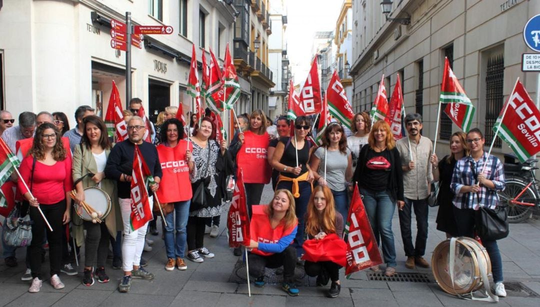 CCOO exige la firma de un convenio justo para el comercio en Sevilla.