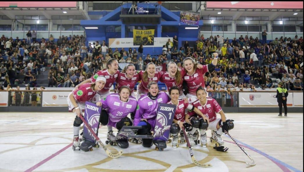 El Club Patín Esneca Fraga celebra la victoria en Argentina