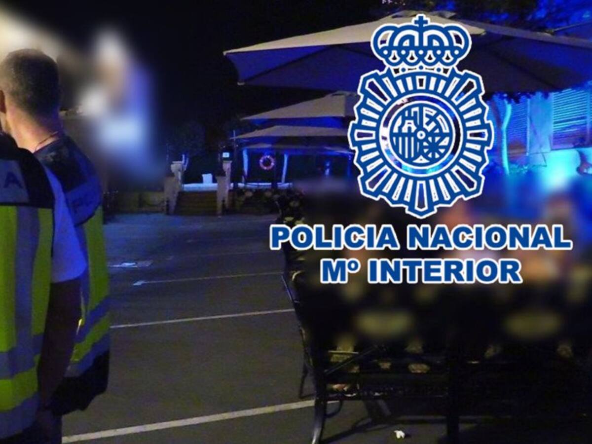 La Policía disuelve un botellón con casi 140 jóvenes sin mascarilla en la playa del Postiguet