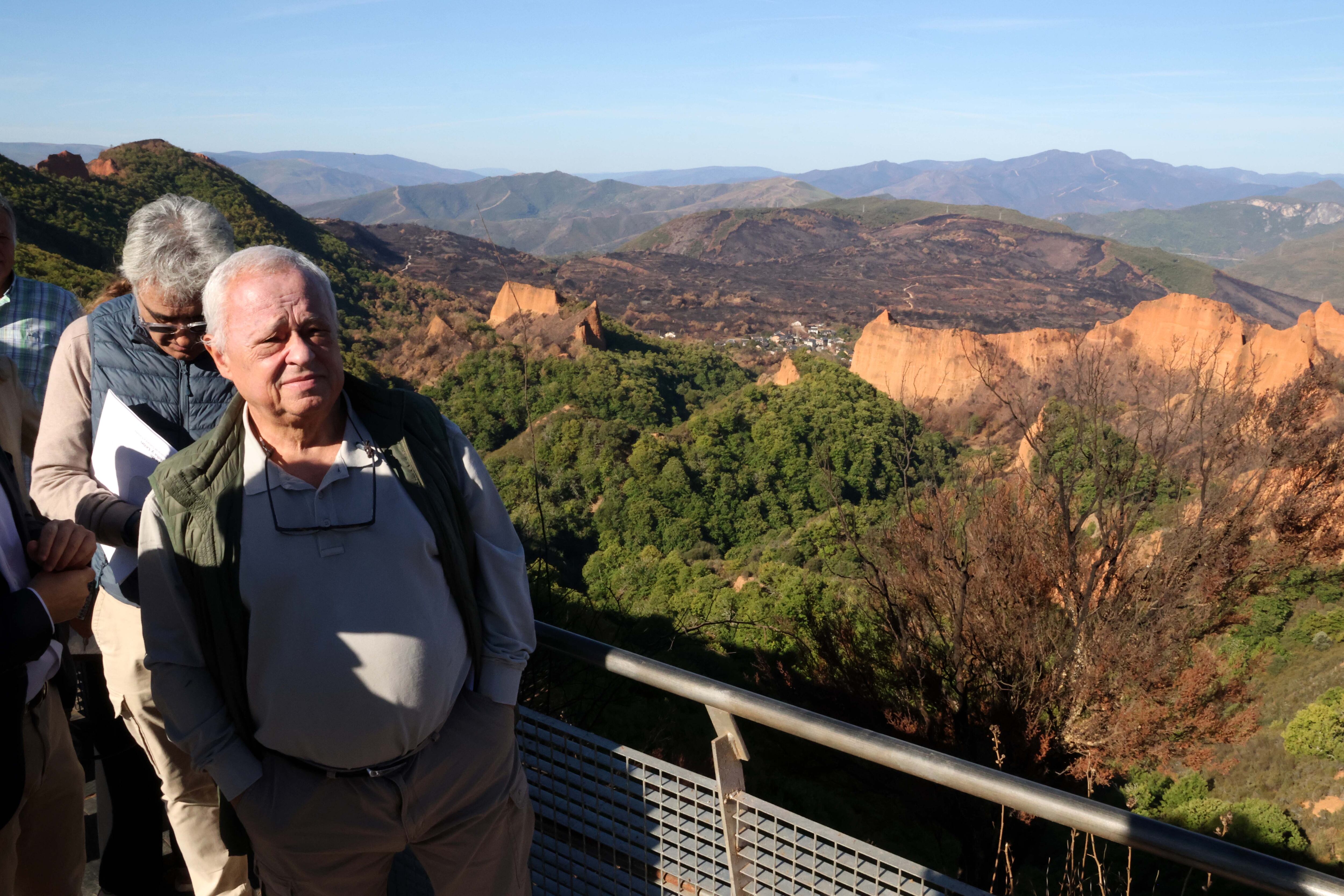 El consejero de Cultura de la Junta, Gonzalo Santonja en Las Médulas