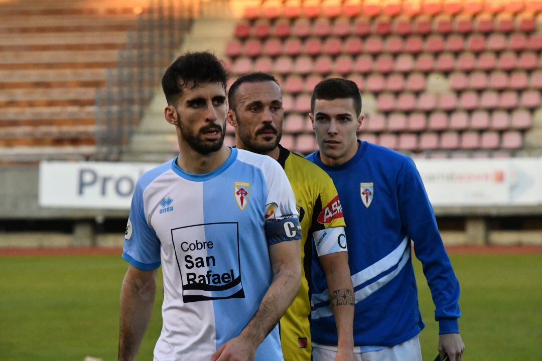 El capitán, Álvaro Casas, en primer término en el partido contra el Rápido de Bouzas