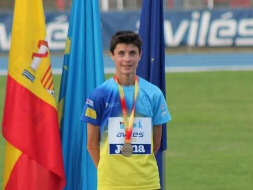 El atleta segoviano Alejandro Domingo bate el récord de España Sub16 de 1.500 obstáculos