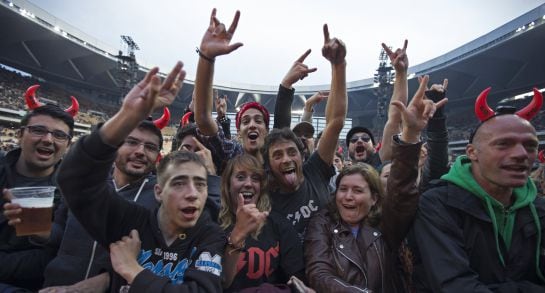 sistentes al concierto del grupo de rock australiano