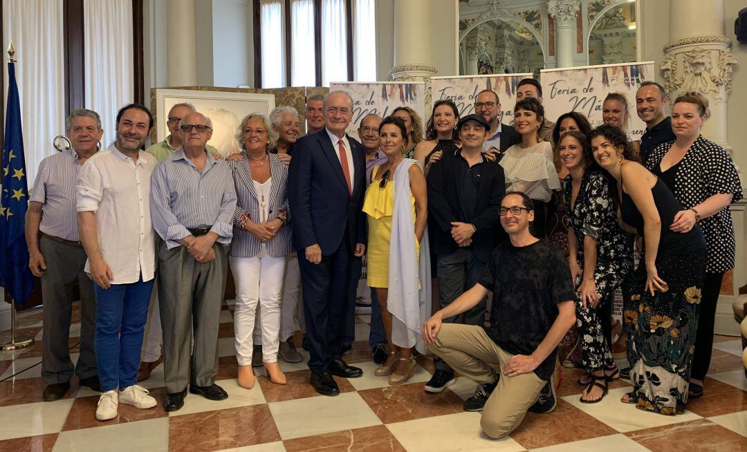 El alcalde, Francisco de la Torre, y la concejala de Fiestas, Teresa Porras, en la presentación de las actuaciones de la Feria de Málaga 2019.