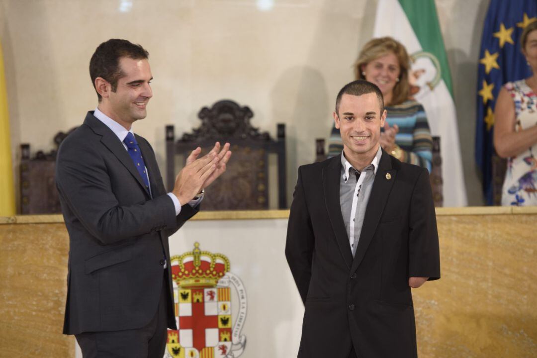 Jairo Ruiz con el alcade de Almería Ramón Fernández-Pacheco.