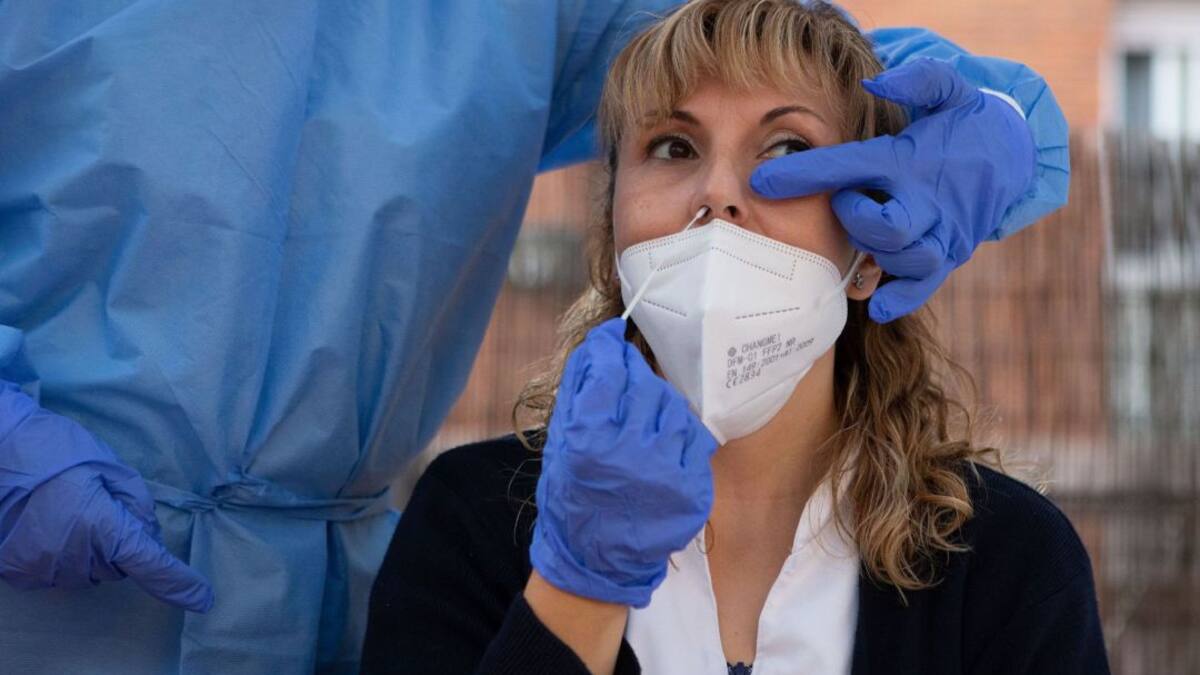 La incidencia del covid en Salamanca continúa desplomándose 24 días después del inicio del toque de queda