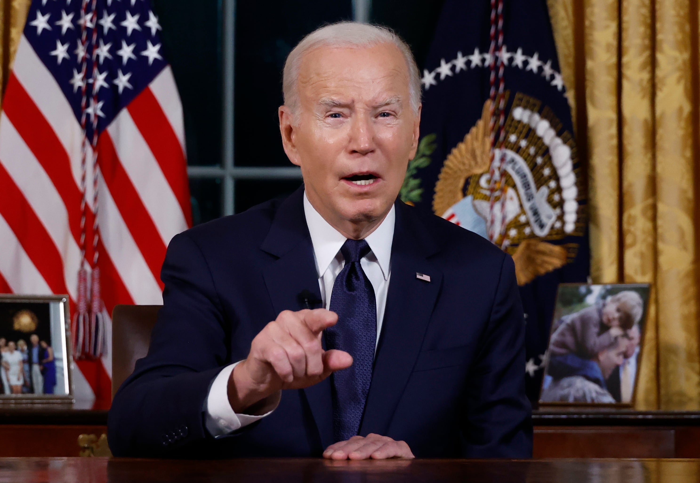 El presidente de EEUU, Joe Biden, se dirige a la nación desde el despacho oval de la Casa Blanca.