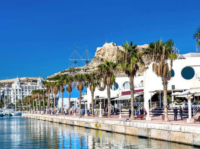 Zona comercial del Puerto de Alicante