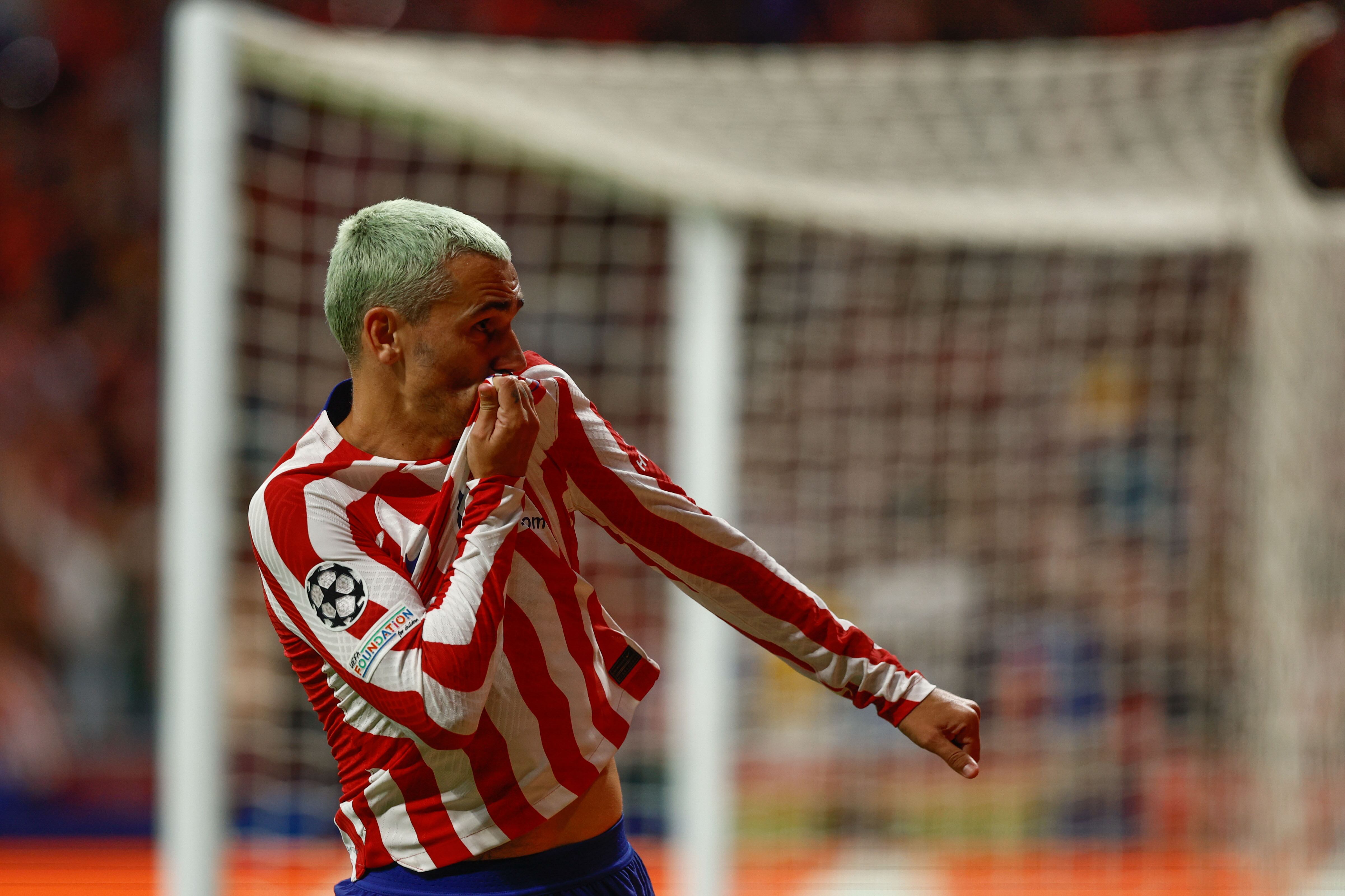 MADRID, 07/09/2022.- El delantero del Atlético de Madrid Antoine Griezmann celebra su gol durante el partido correspondiente al grupo B de la Liga de Campeones de la UEFA que Atlético de Madrid y FC Oporto disputan este miércoles en el estadio Cívitas Metropolitano de Madrid. EFE/Rodrigo Jimenez
