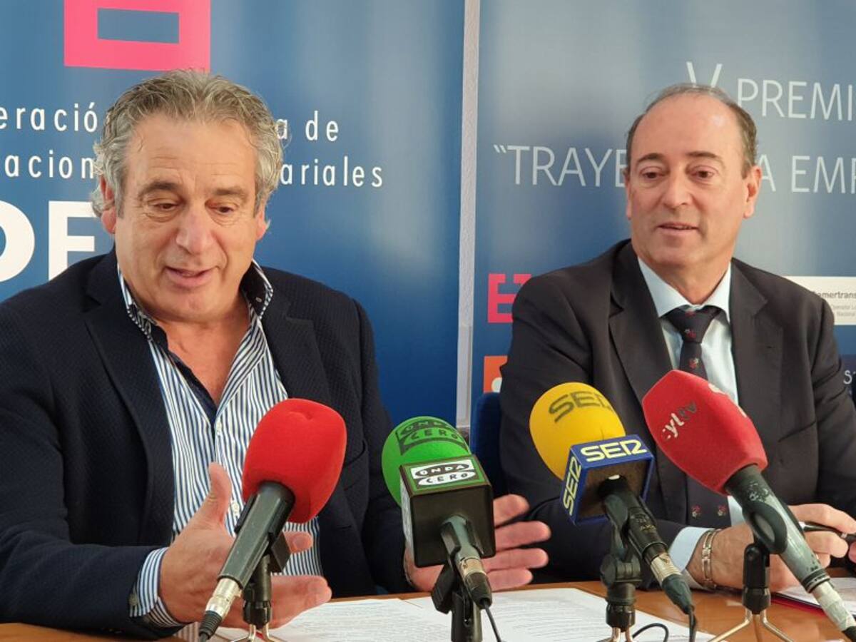 La CPOE premia la trayectoria empresarial de José Antonio Heras, gerente de Productos Virgen del Brezo