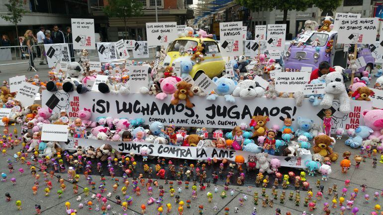 Juguetes indignados se manifiestan en Callao.