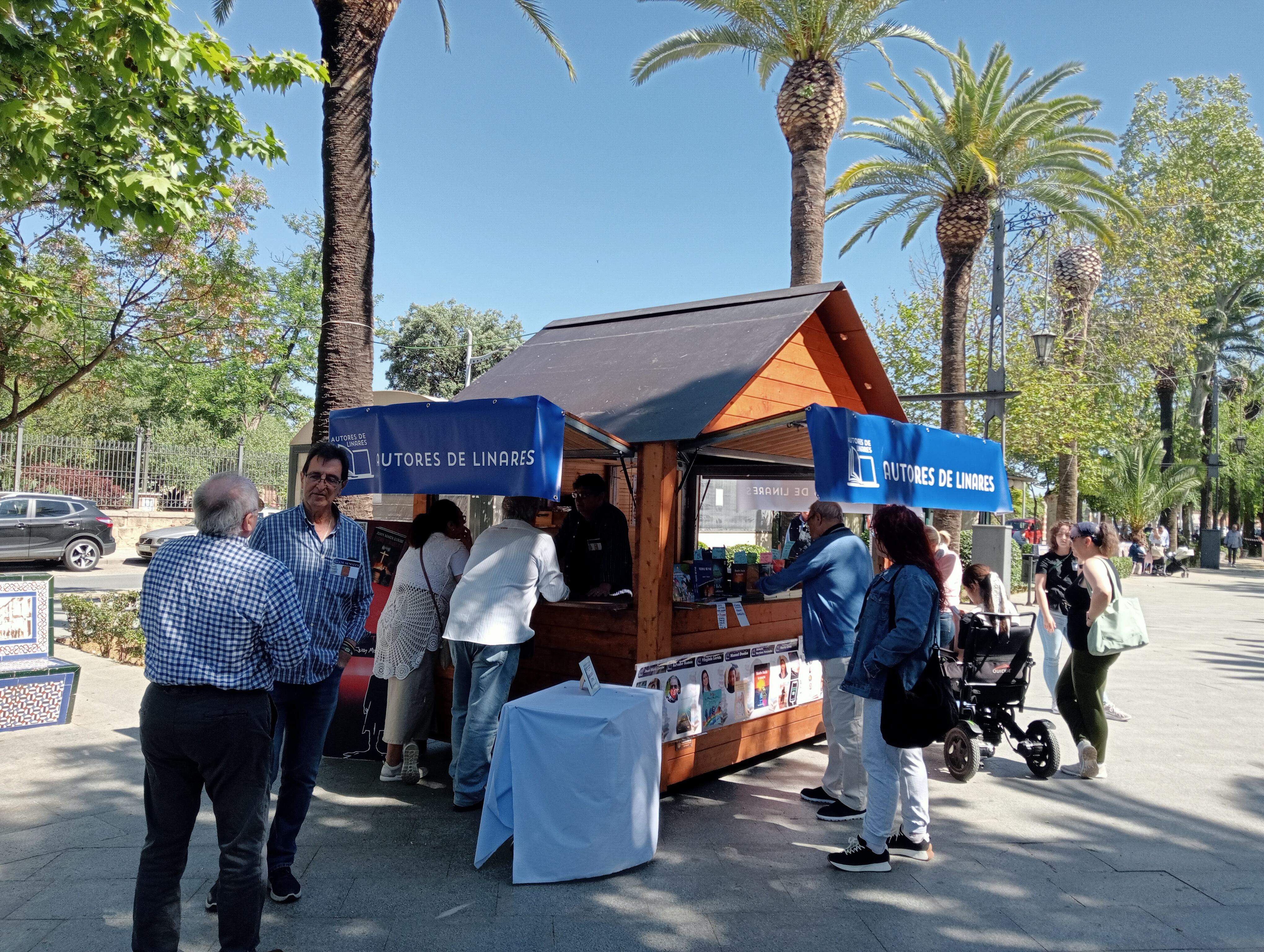 Caseta de autores linarenses en la Feria del Libro 2025