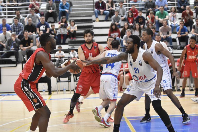 Orión y Sidibe, ante Basket Navarra