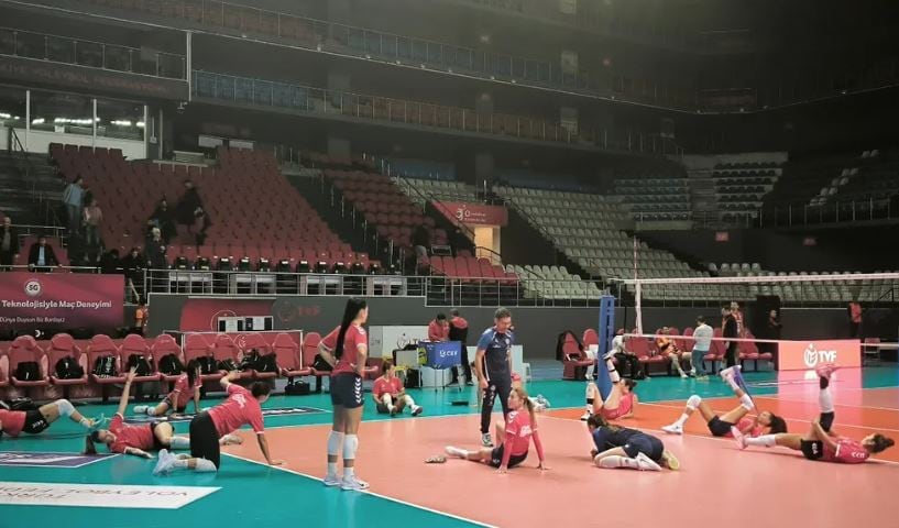 Imatge de l&#039;entrenament d&#039;ahir de l&#039;Avarca a la pista del THY Istanbul.