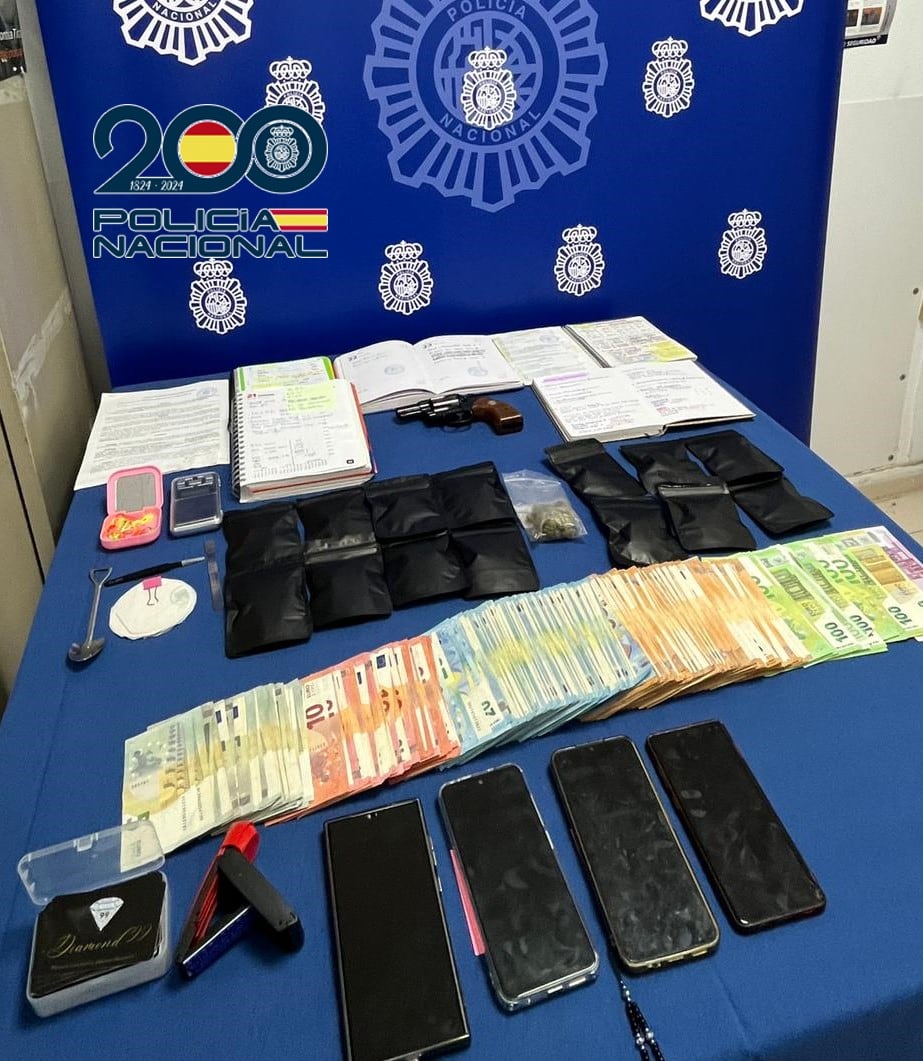 Objetos incautados en la operación