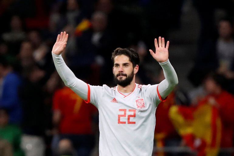 Isco agradece los aplausos al ser sustituido ante Argentina