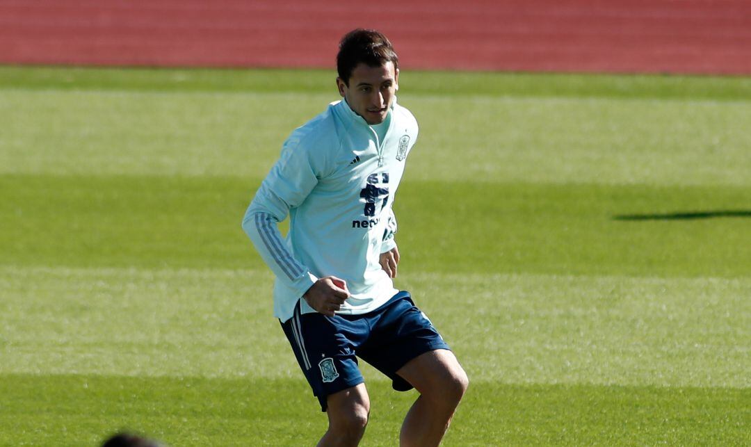 Mikel Oyarzabal, durante una sesión de entrenamientos con la Selección. 