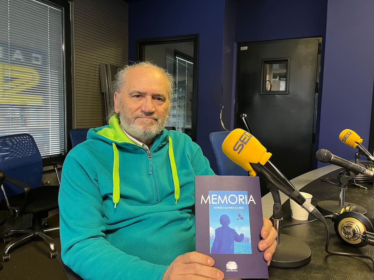 Alfredo Álvarez y su novela "Memoria": el tenaz ejemplo del maestro Ricardo Rodríguez entre las miserias de la guerra
