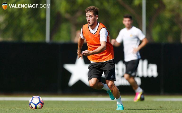Álvaro Medrán, en uno de su entrenamientos con el Valencia