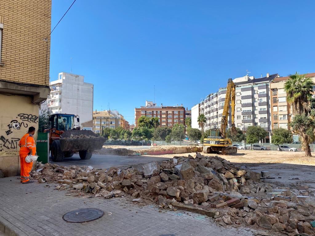 Desaparecen el muro y el agujero 'de la vergüenza' de Orriols. Fuente: gabinete PSPV-PSOE València