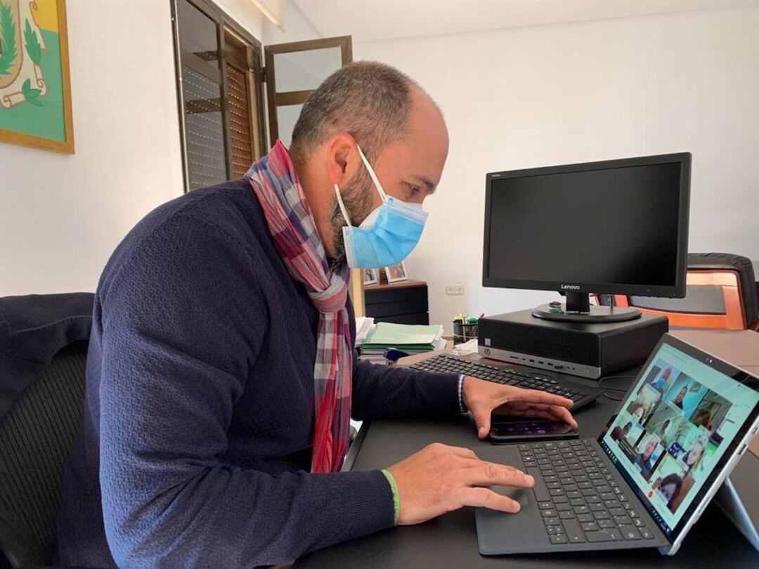 Alconchel durante la reunión de hoy.