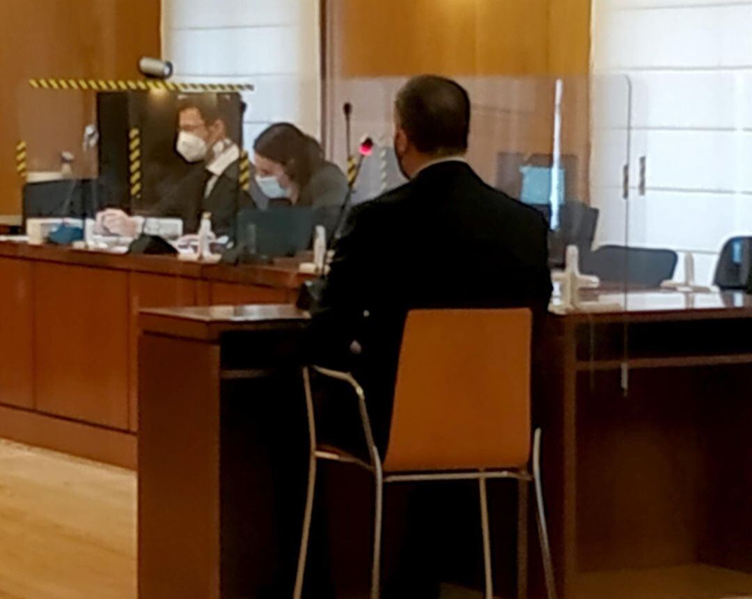 Juicio contra el policía acusado de falso testimonio