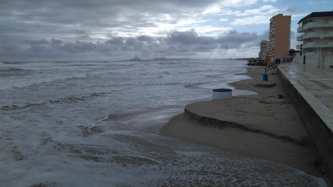 Estado de la playa de las Sirenas en La Manga con el paso del temporal