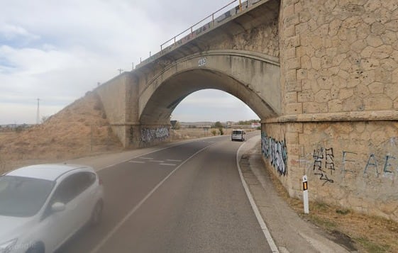 Puente sobre la N-1 en Aranda a la salida hacia Fuentespina