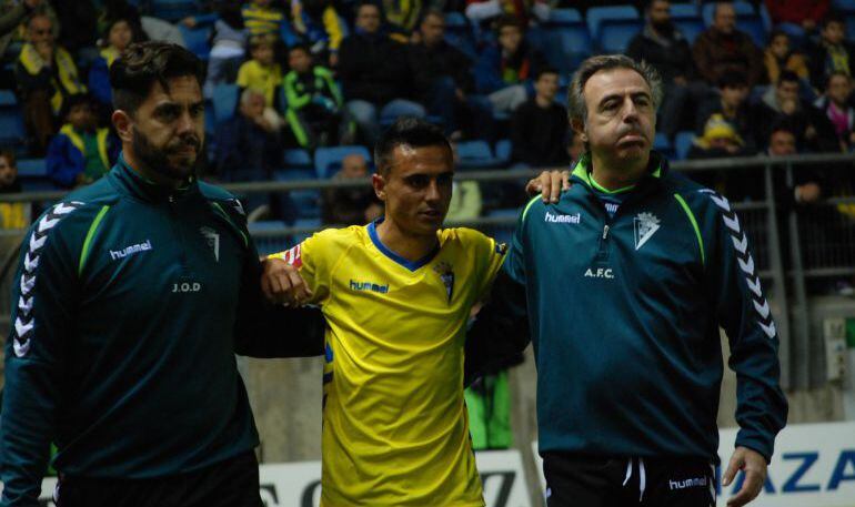 Álvaro con un problema en la rodilla es duda para medirse al Valladolid