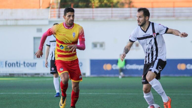 Imagen del último encuentro disputado en El Clariano entre Ontinyent CF y Deportivo Alcoyano en enero de 2019, que terminó con empate sin goles. / Twitter Ontinyent CF