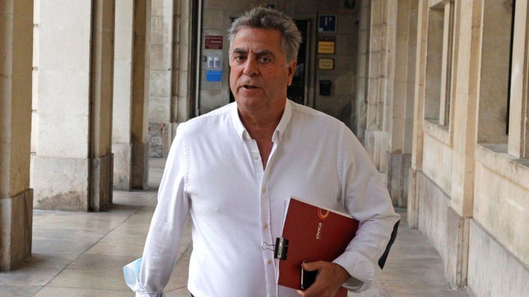 El empresario Enrique Ortiz a su llegada a la Audiencia Provincial de Alicante para la reanudación del juicio por el presunto amaño del PGOU.