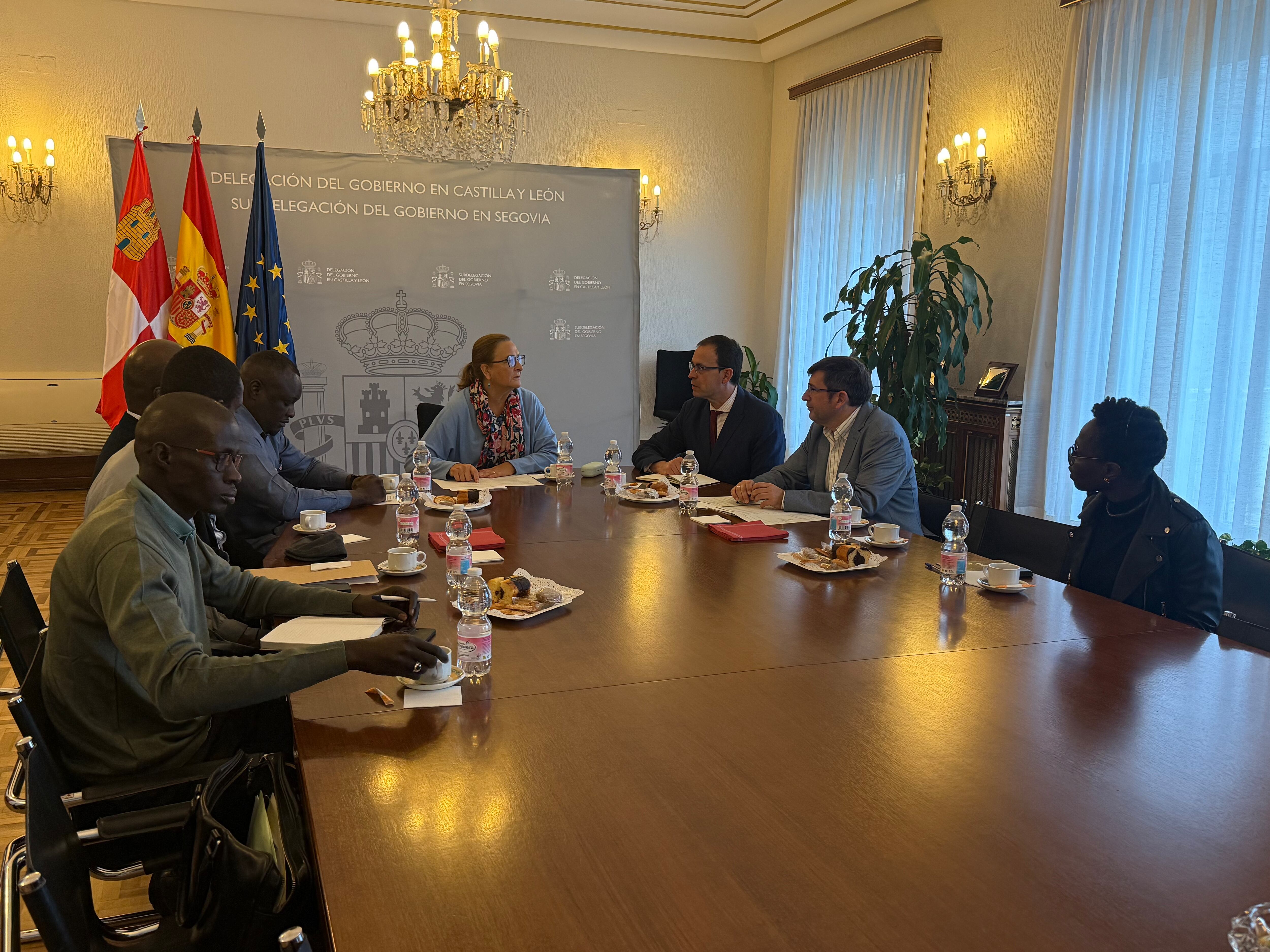 La subdelegada del Gobierno ha mantenido una reunión de trabajo con el secretario de Estado del Exterior y el embajador de Senegal