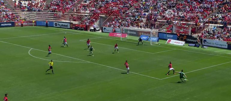 Un ataque del Leganés ante el Nàstic.